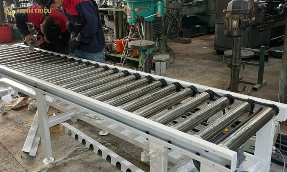 băng tải xích con lăn